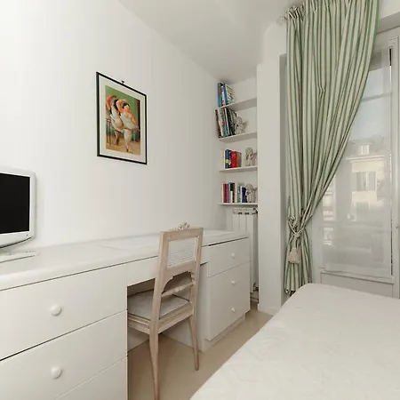 Flora Apartment Nice