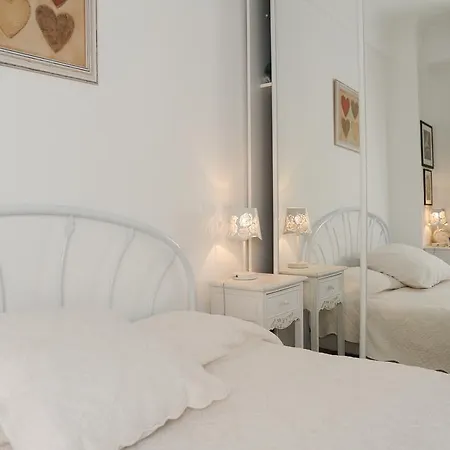 Flora Apartment Nice
